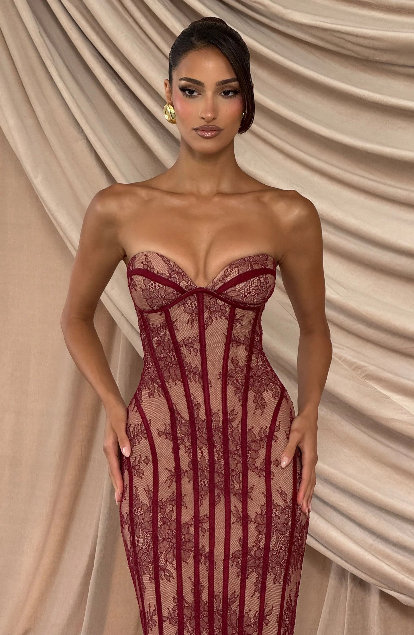 Alessia - Vestido Maxi Corset en Encaje