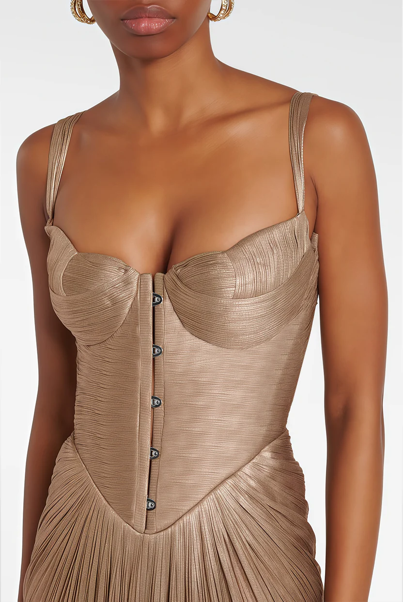 LUMIÈRE — Vestido largo efecto dorado estructurado