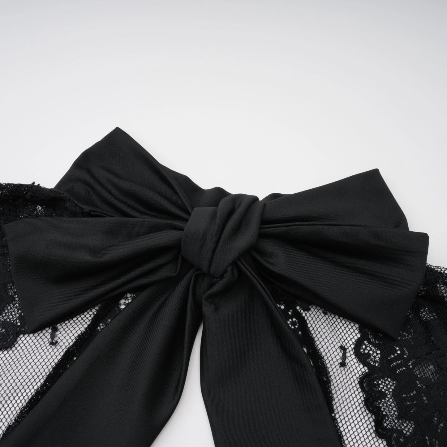 ELOISE   |  Vestido midi de encaje con cuello alto