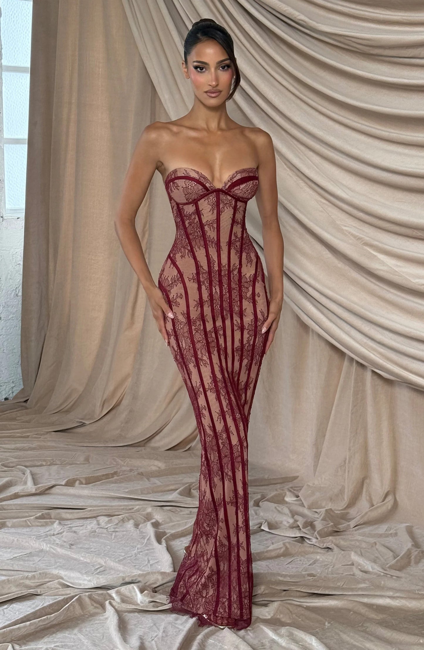 Alessia - Vestido Maxi Corset en Encaje